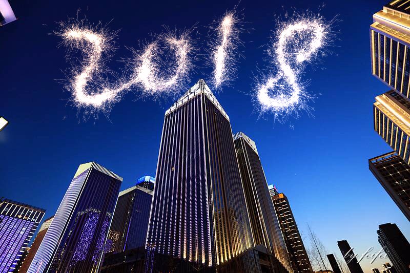 mg冰球突破集团新年贺词｜这条路让我们坚定前行  “定格   2017”                                   我爱新闻社                      我们爱二