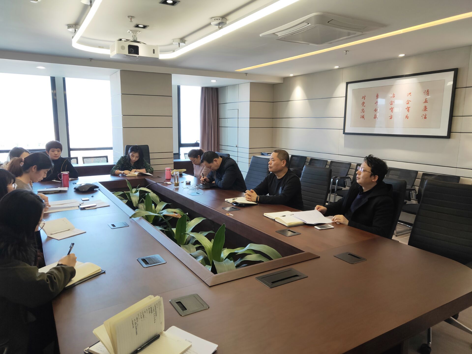 ���Ź�˾���ص�����֧���ٿ�ȫ�嵳Ա���