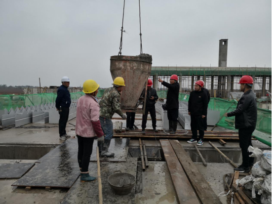 ���������������ˡ�ˮ���ι�˾�Ӱ�ӵ�ӭ��˫�ڡ�