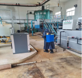 ������ˮ��һ��Ա��ĬĬ���� ȫ������˫��ʱ�����������徲�ȹ�����