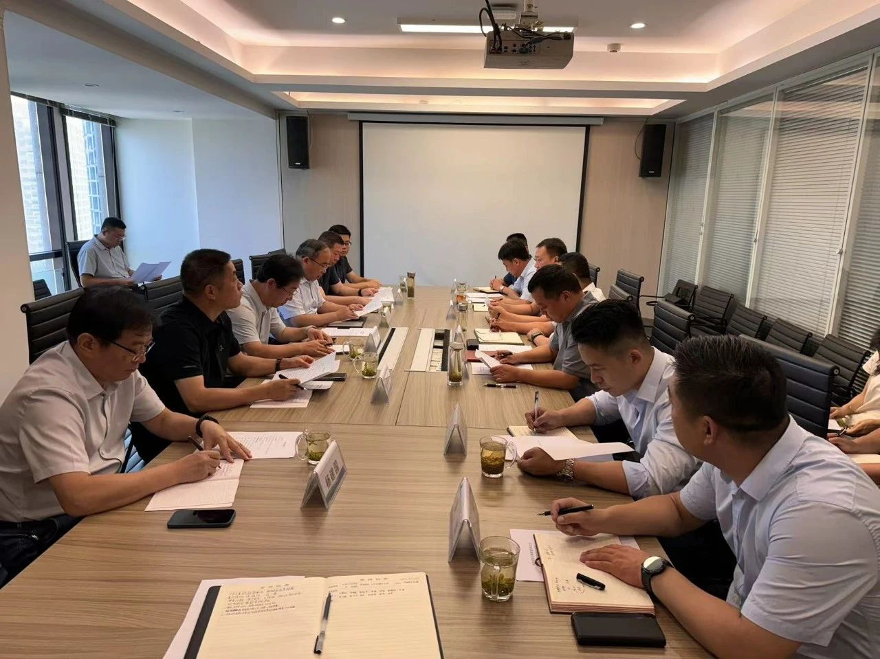 mg冰球突破集团与光大绿色环保座谈互换