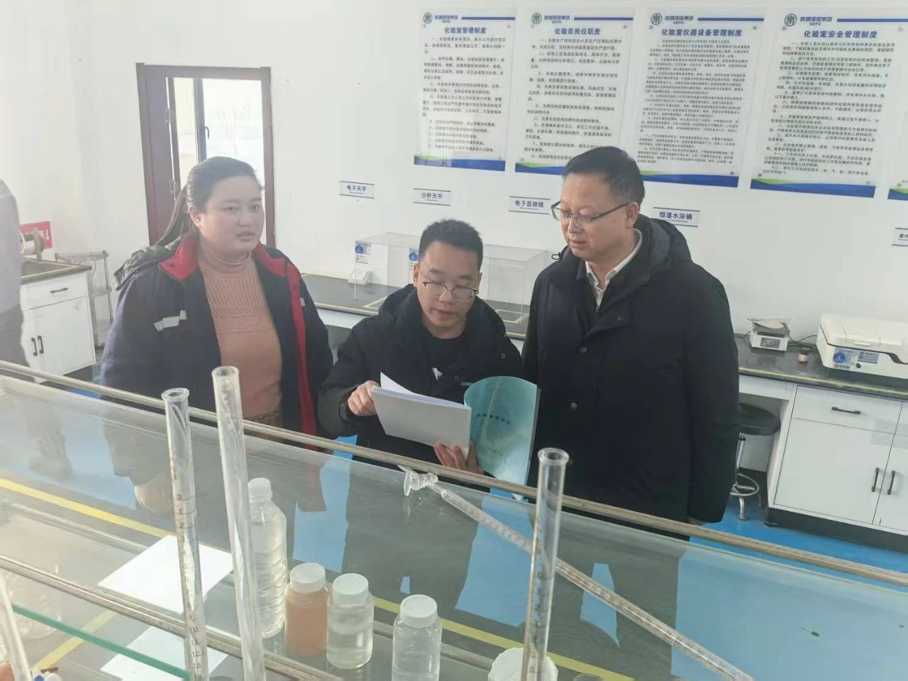 �¾����ԡ��Ĳ���ֱ���������ˮ���ι�˾��Ŀһ�ߴ���ǰ�徲����